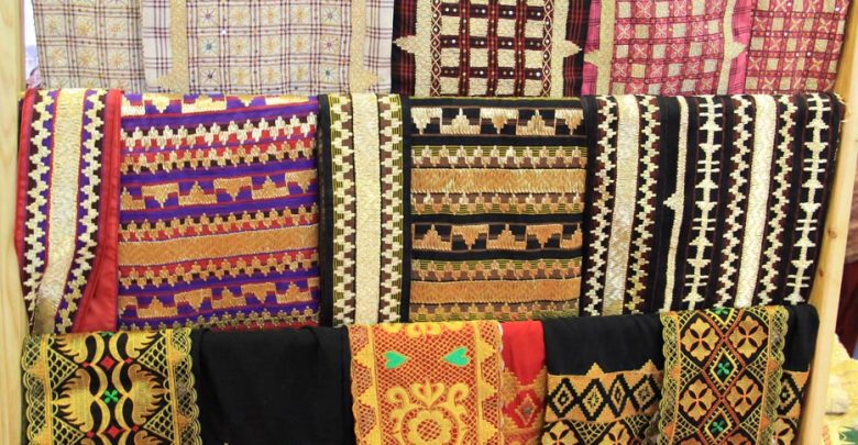 Kurangnya Minat Masyarakat Menjadi Perajin Motif batik dan 