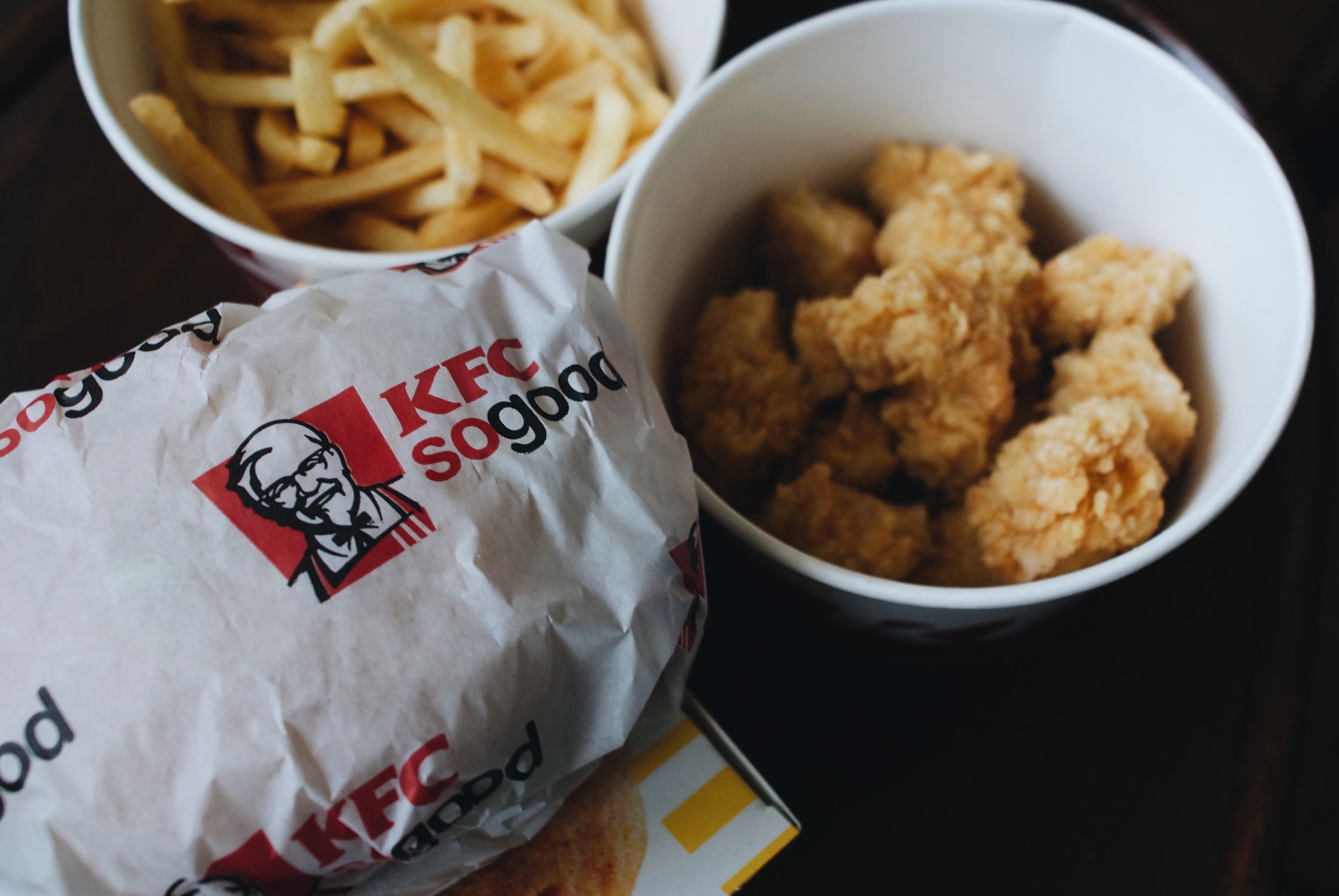 KFC Kembangkan Nugget Berbahan Dasar Daging Buatan Laboratorium (Photo by Aleks Dorohovich on Unsplash)