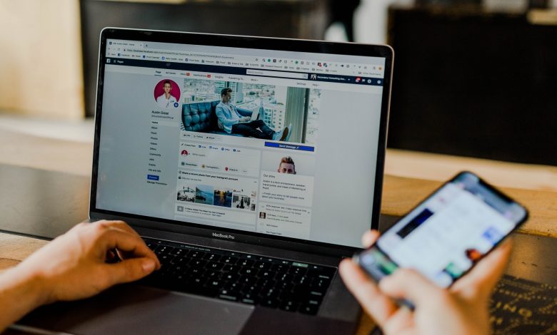 Pengaruh Media Terhadap Perilaku Masyarakat Saat Pandemi (Photo by Austin Distel on Unsplash)