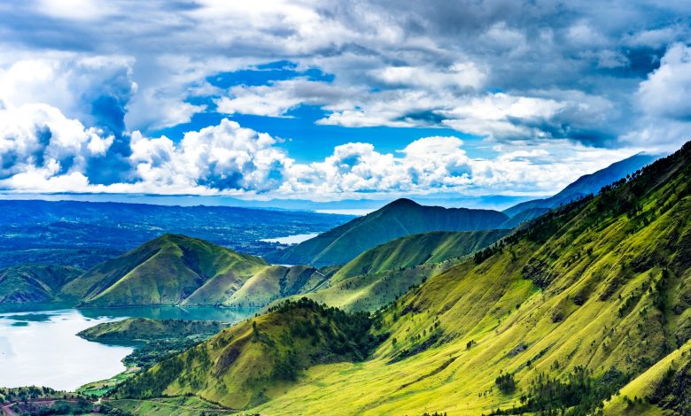 Pariwisata Danau Toba (Photo by Marc St on Unsplash)