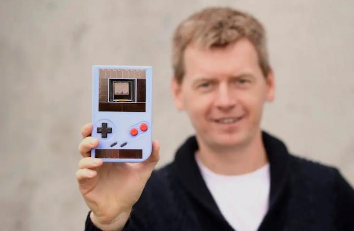 Engage, Game Boy Tanpa Baterai (Foto via coolsten.de)