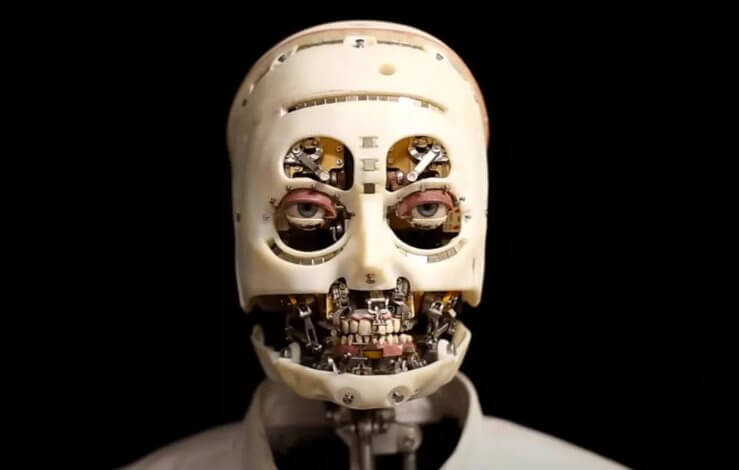 Robot ciptaan Disney bernama Gaze bisa melakukan kontak mata pada lawan bicaranya (Foto via theverge.com)