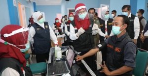 Jurnalis Menerima Vaksin COVID-19 Tahap Kedua
