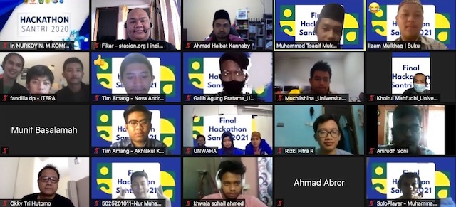 Proses penjurian Hackathon Santri bersama M Ziaelfikar Albaba, Founder Indiekraf Indonesia