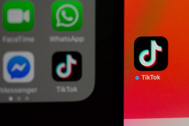 Telegram kalahkan TikTok sebagai aplikasi paling banyak dicari (Photo by Solen Feyissa on Unsplash)